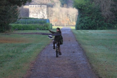 Rua landing on the bike! Rua landing on the bike!